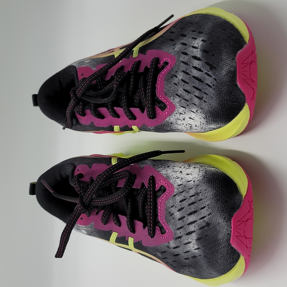 Asics Novablast 2, Black/Glow Yellow